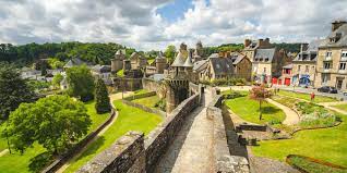 Les partenaires institutionnels de la ville. Fougeres Cite De Bretagne Ille Et Vilaine Tourisme 35 En Bretagne