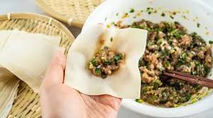 Goreng dengan minyak panas hingga sedikit kecoklatan. Batagor Ayam Kulit Pangsit
