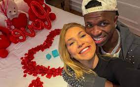 Vini Jr. assume relação com Virginia e faz surpresa; veja fotos