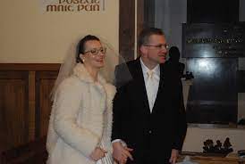 Sprawdź najnowsze i najciekawsze materiały przygotowane przez redakcję w dziale grzegorz braun. Szczesc Boze Aleksandrze I Grzegorzowi Od Dzis Panstwu Braun Ewa Stankiewicz Wspierajmy Wolne Media Chodzcie Z Nami