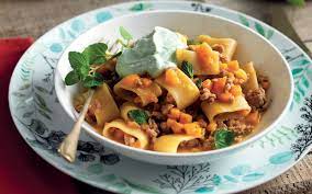 Ricetta Calamarata Con Zucca Salsiccia E Crema Di Lattuga La Cucina Italiana Recipe Winter Pasta Dishes Pasta Food Network Recipes