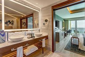 Royalton Chic Suites Cancun Resort Cancun Mexico Booking Com In 2020 Cancun Resorts Cancun Suites