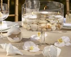 Entre estos elementos decorativos, los centros de mesa y los objetos de decoración para mesas de bodas se imponen como los grandes protagonistas de las mesas, ya que ponen el broche. Centros De Mesa Para Bodas De Oro