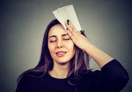 Elles apparaissent chez la femme lors de la ménopause (environ 8 femmes sur 10), mais quelquefois aussi au cours de la préménopause, avec une accentuation et une fréquence variables. Bouffees De Chaleur Comment Les Reduire