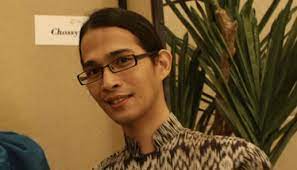 He was born with a mother from maluku, ragnild lawalata antoinette (better known as reggy lawalata) who was an artist and a father from manado. Totem Keabadian Ala Oscar Lawalata Seleb Tempo Co