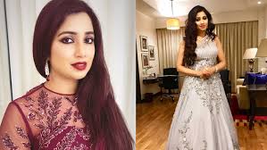 Shreya took to instagram and flaunted her baby bump while sharing the beautiful news. Just Like Her Music Shreya Ghoshal S Style Is On Point Too Iwmbuzz