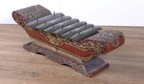 Alat musik drum ini dimainkan dengan cara dipukul menggunakan stik khusus. 14 Jenis Jenis Instrumen Alat Musik Gamelan Alatmusik Id
