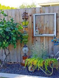 30 Pretty Vintage Garden Decor Ideas For Your Outdoor Space Garden Totem Diy Garden Projects Diy Garden Decor