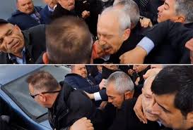 Yapılan araştırma sonucunda kılıçdaroğlu'na yumruk atan kişinin adının akkuzulu köyü'nden osman sarıgül olduğu belirlendi. Chp Lideri Tekme Ve Yumruklarla Yere Dustu Sadece Haber