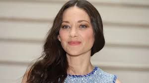 Kevin Costner qualifie les accusations d'une cascadeuse de « mensonge  flagrant »