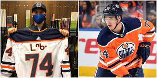 Aus wikipedia, der freien enzyklopädie. Ethan Bear S Jersey Name Will Be Written In Cree Tonight To Honour His Indigenous Roots Narcity
