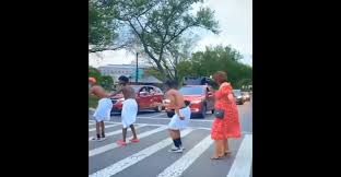 Listen to amapiano fm live. Watch Men In Towels Dance To Amapiano In The Usa Streets