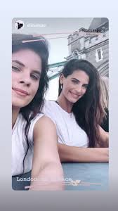 Η γυναίκα που έχει αποκτήσει παιδιά ή που έχει υιοθετήσει. Xristina Mpompa Ayth Einai H Entypwsiakh Mama Ths Znews