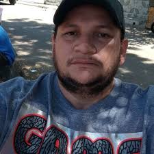 Del cielo calleron 2 estrellas un ángel bajo a buscarlas al ver que eran  tus ojos se fue sin reclamarlas pues pensó que quien mejor para cuidarlas  que otro ángel como tu