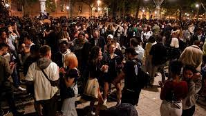 Le nuove restrizioni partiranno da questo fine settimana. Coronavirus Nel Mondo Spagna Addio Al Coprifuoco Notte Di Festa A Madrid E Barcellona L Ue Non Rinnova Il Contratto Con Astrazeneca La Repubblica