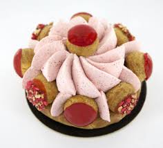 Saint Valentin 2014 I La Grande Epicerie Paris I L Amour Chou Creme A La Vanille De Tahiti Chantilly Aux Pralines Roses Praline 25 50 Pour D Deserty Tort