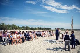 The commune stretches along the length of the cap ferret peninsula, from the village of lège in the north to the point of cap ferret in the south. Mariage Au Cap Ferret La Boheme Et Romantique Journee De Nos Maries