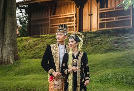 Ronce melati yang menjuntai membuat penampilannya bak ratu. 4 Tata Rias Pengantin Yang Popular Dari Adat Jawa Weddingku Com