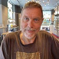 La montaña es algo más que una inmensa estepa verde by Omar Cabezas