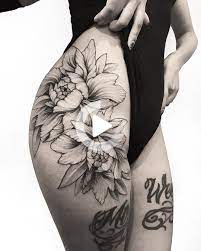 Beware though, hip tattoos, depending on your pain tolerance, can be really painful! Instagram Flower Thigh Tattoos Hip Thigh Tattoos Hip Tattoos Women