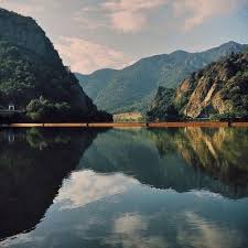 Priveliște La Intrare Pe Valea Oltului Lacul De Acumulare Turnu Raul Olt Calimanesti Județul Valcea Mulțumim Dragosbardac Pentru Fo Romania Outdoor River