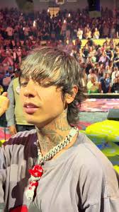 Natanael Cano Llega Con Un Vaso Blanco