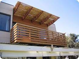 Pilih pagar balkon dari kayu, besi, atau tembok ya? 5 Desain Pagar Balkon Minimalis Modern Ini Keren Banget Bang Izal Toy