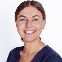 Laura Nitschke's Instagram, Twitter & Facebook