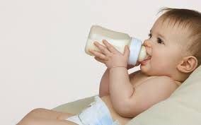 Gejala bayi muntah terus dapat dibedakan menjadi 2 macam, yaitu gejala bayi muntah yang tidak berbahaya dan gejala bayi muntah yang berbahaya. 9 Punca Bayi Selalu Muntah Selepas Menyusu Tips Mengatasinya Nurrifa
