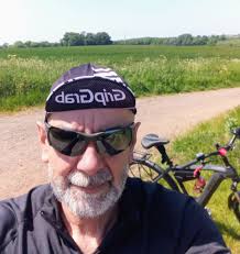 Daniel Simon cycling away!