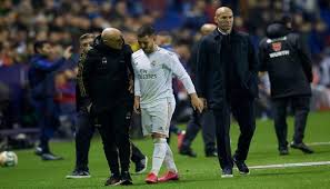 من يعوّض إدين هازارد في تشيلسي؟ هازارد تصدر قائمة هدافي تشيلسي في الموسم الحالي برصيد 16 هدفًا وصنع 15 هدفًا ليتصدر بها القائمة في الدوري الإنجليزي الممتاز. Ø§Ù„Ø¥ØµØ§Ø¨Ø§Øª ØªÙ‚ÙˆØ¯ Ù‡Ø§Ø²Ø§Ø±Ø¯ Ù…Ø¯Ø±ÙŠØ¯ Ù„ØªØ­Ø·ÙŠÙ… Ø±Ù‚Ù…Ù‡ Ø§Ù„Ø³Ù„Ø¨ÙŠ Ù…Ø¹ ØªØ´ÙŠÙ„Ø³ÙŠ