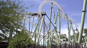 It features a large lake and many other attractions including roller coasters and various other types of. Montanha Russa Isla Magica Youtube