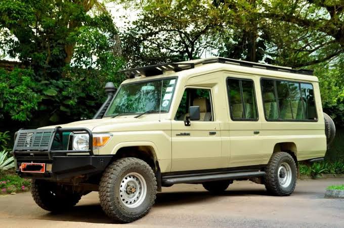 Toyota Land Cruiser Safari