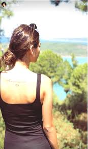 Mesudun kürt olmasıyla, kürt manken çıkarmakla mı eşitlenecek kürtlerle türkler te allam. Alman Milli Takimi Ni Birakan Mesut Ozil In Sevgilisi Amine Gulse Nin Sirtina Yaptirdigi Dovme Yillar Sonra Farkedildi Magazin Haberleri