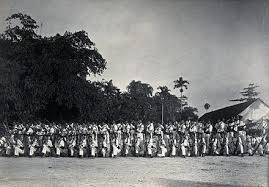 Bendera merah putih pertama kali digunakan sebagai bentuk protes melawan belanda dengan mengibarkannya di tanah jawa pada 1928. Sarawak Rangers Wikiwand