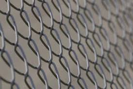Find out how much the average chain link fence costs per foot for materials and labor. How To Calculate The Cost Of Chain Fence By The Foot