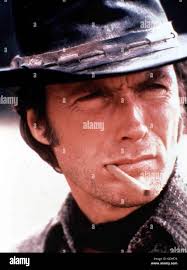 Ein Fremder Ohne Namen High Plains Drifter Clint Eastwood, Verna Bloom als Sarah  Belding Ein mysteriöser Fremder (Clint Foto stock