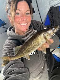 Retour d'un beau week end de pêche au Témiscamingue!! J'ai manqué mes plus  gros dorés à cause de mon moulinet qui est maintenant dans les poubelle 😂  mais c'était parfait malgré ce