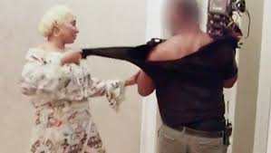 Linnethia monique nene leakes (/ ˈ n iː n i l iː k s /) (née johnson; Nene Leakes Knocked Out Cameraman S Tooth Co Stars Claim On Reunion Hollywood Life