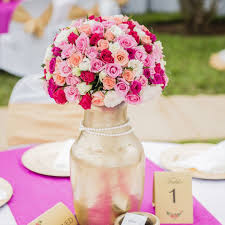 Traditional Wedding Or Kitchen Party Idea Gold Painted Clay Pot With Pearl Necklace And Fresh Flowers Lolo S Decor Zam Painted Clay Pots Gold Paint Clay Pots