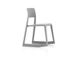 Ensemble des équipements placés sur le pont d'un navire ( poulies , manilles , coffres, pompe, cuisinière, etc.). Vitra Tip Ton Re Chaise Mohd Shop