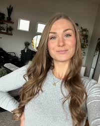 Happy Sunday & first day of December from one happy mama 🫶🏼 bring