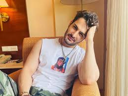I am an executive director at ey. Bigg Boss 15 Poll Should Umar Riaz Be Eliminated From Finale Race After His Fight With Pratik Sehajpal Vote Pinkvilla
