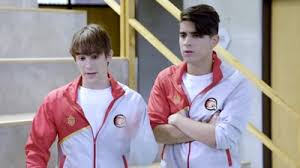 Las mata del mismo modo que las águilas, mediante la presión de sus fuertes garras. O11ce Season 2 O11ce Season 3