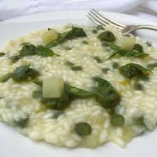 Un piatto velocissimo da preparare, la cui riuscita dipende dalla bontà degli ingredienti utilizzati. Risotto Al Pesto Con Patate E Fagiolini La Luna Sul Cucchiaio