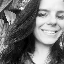 Conoce a nuestros jurados del Premio Eugenio Mendoza #16! Ileana Ramírez  Romero (Caracas, 1978) es abogada de la Universidad Católica Andrés Bello  (UCAB), pero su afinidad con la cultura visual y las