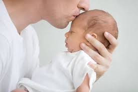 Hal yang biasanya kita lakukan dalam bersosialisasi adalah dengan memberikan ucapan selamat kelahiran bayi, sebagai sebuah rasa turut. Cara Azan Bayi Baru Lahir Mengikut Tertib Tak Perlu Terlalu Kuat Theasianparent Malaysia