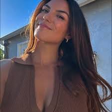 Allie Knapp's Instagram, Twitter & Facebook