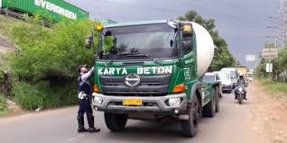 Sebanyak 1 lowongan kerja kernet dan yang berhubungan dengan loker kernet, rekrutmen kernet, peluang kerja kernet, peluang berkarir kernet, pekerjaan kernet di loker.my.id. Aptrindo Keluhkan Sedikitnya Regenerasi Sopir Truk