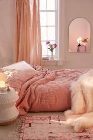Discover interior design ideas for a pink bedroom. 7 Pink Bedrooms That Any Woman Or Man Would Love Woman Bedroom Pink Bedrooms Home Decor Bedroom